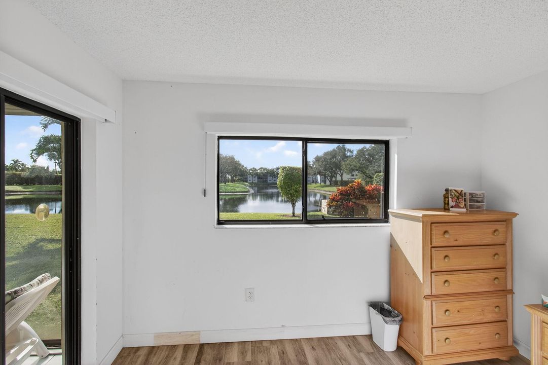 For Sale: $189,900 (2 beds, 2 baths, 1362 Square Feet)