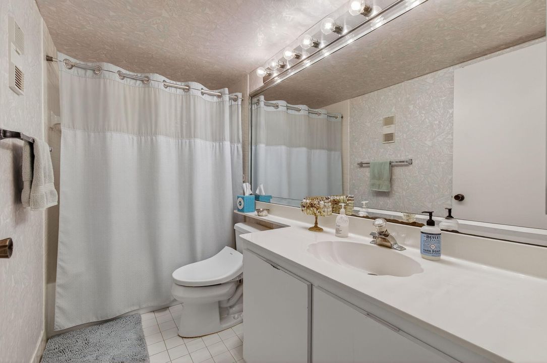 For Sale: $189,900 (2 beds, 2 baths, 1362 Square Feet)