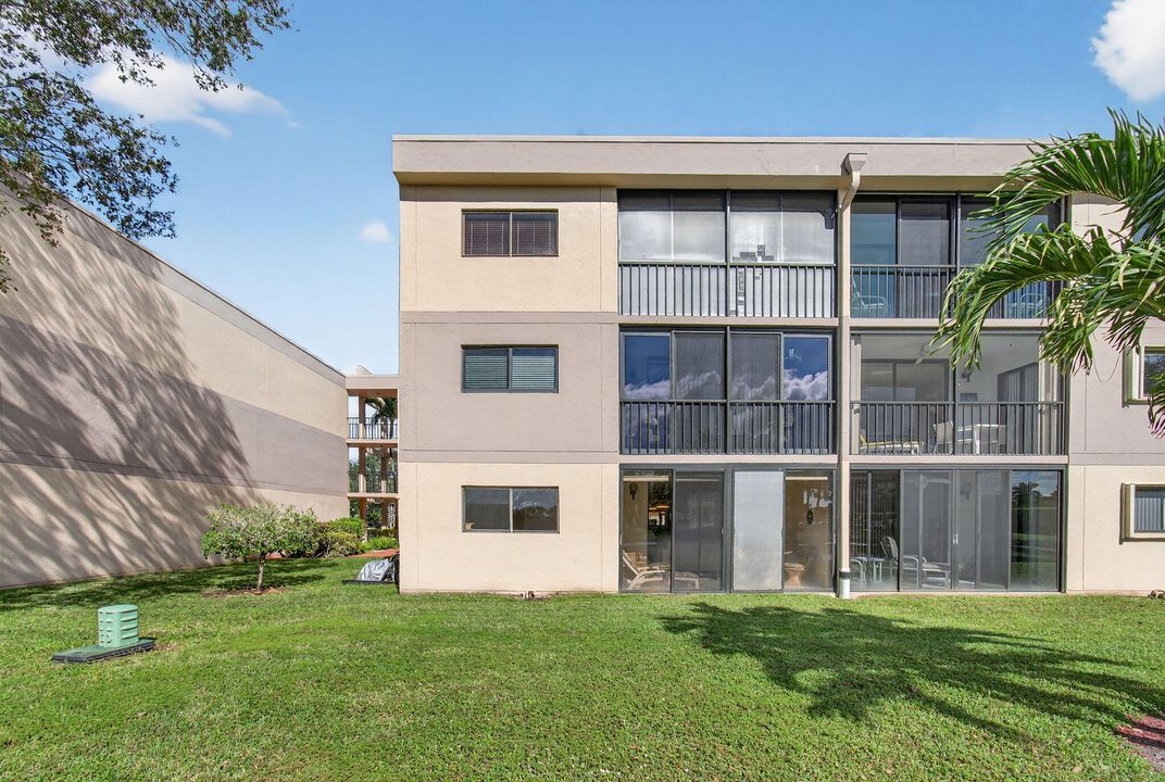 For Sale: $189,900 (2 beds, 2 baths, 1362 Square Feet)