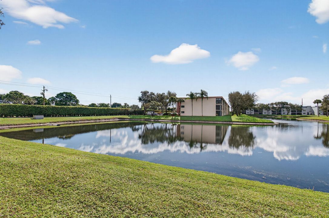 For Sale: $189,900 (2 beds, 2 baths, 1362 Square Feet)