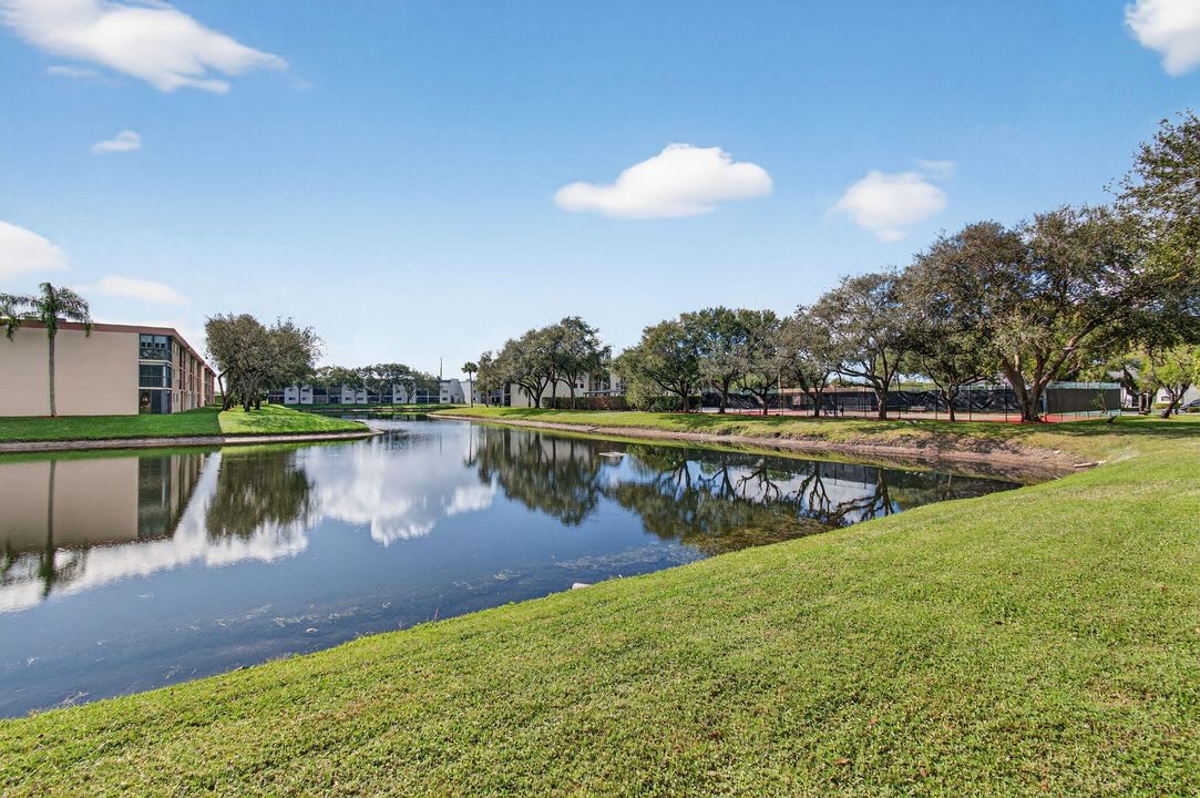 For Sale: $189,900 (2 beds, 2 baths, 1362 Square Feet)