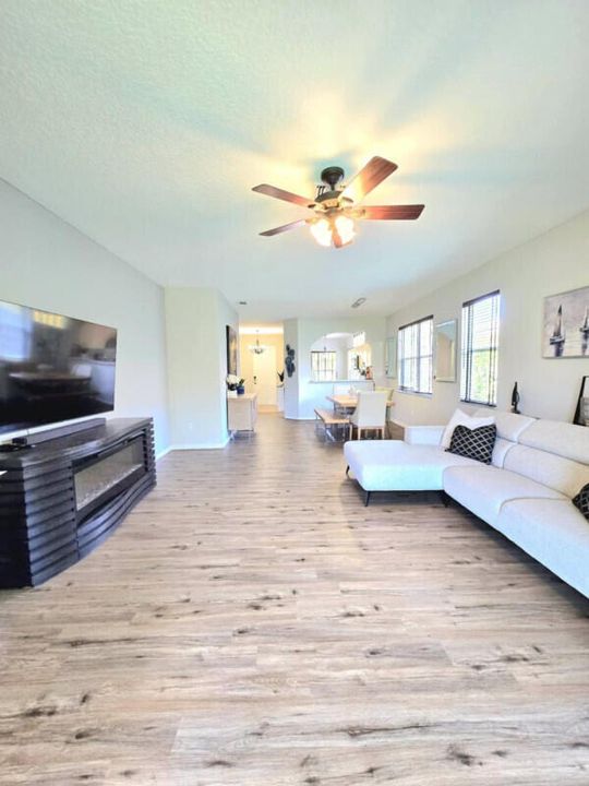 En Venta: $349,500 (3 camas, 2 baños, 1761 Pies cuadrados)