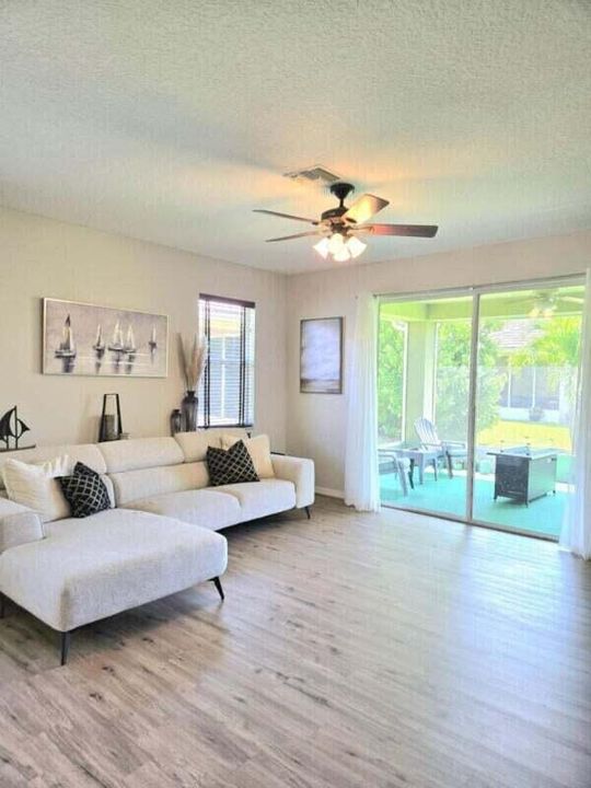 En Venta: $349,500 (3 camas, 2 baños, 1761 Pies cuadrados)