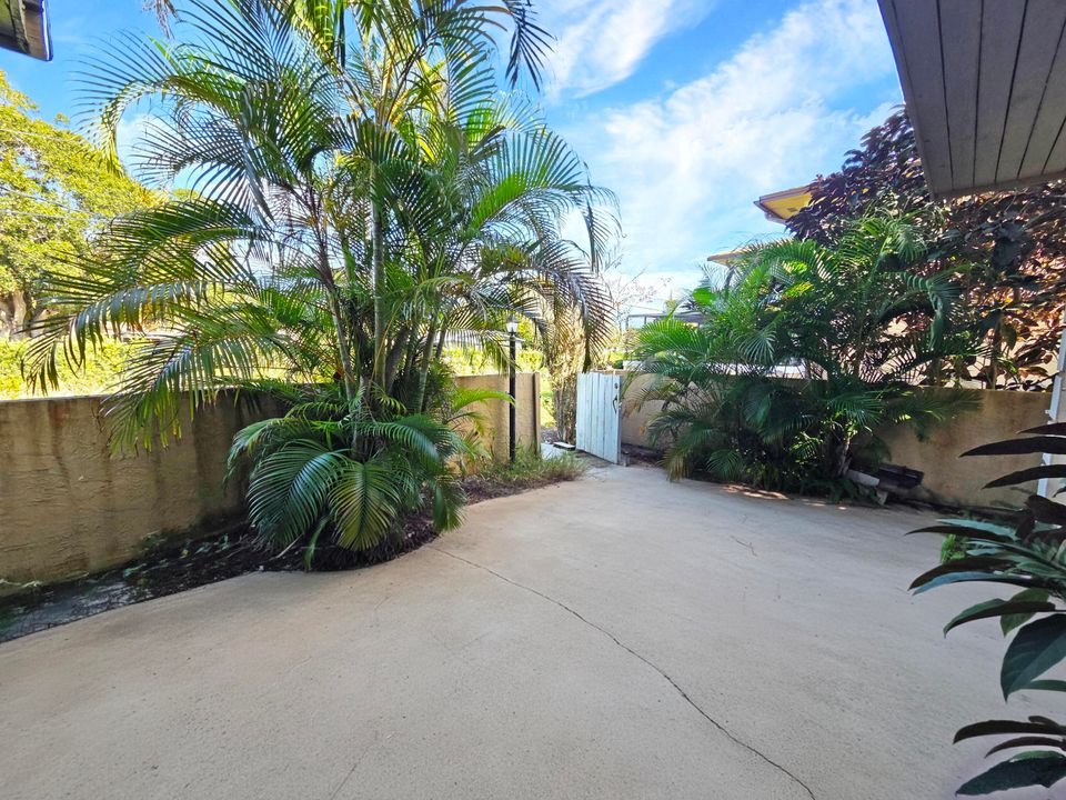 待售: $175,000 (2 贝兹, 1 浴室, 1328 平方英尺)