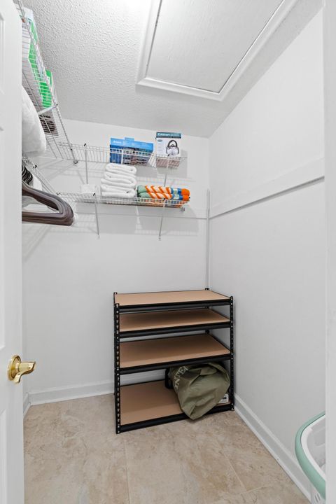 For Sale: $199,950 (2 beds, 2 baths, 1012 Square Feet)