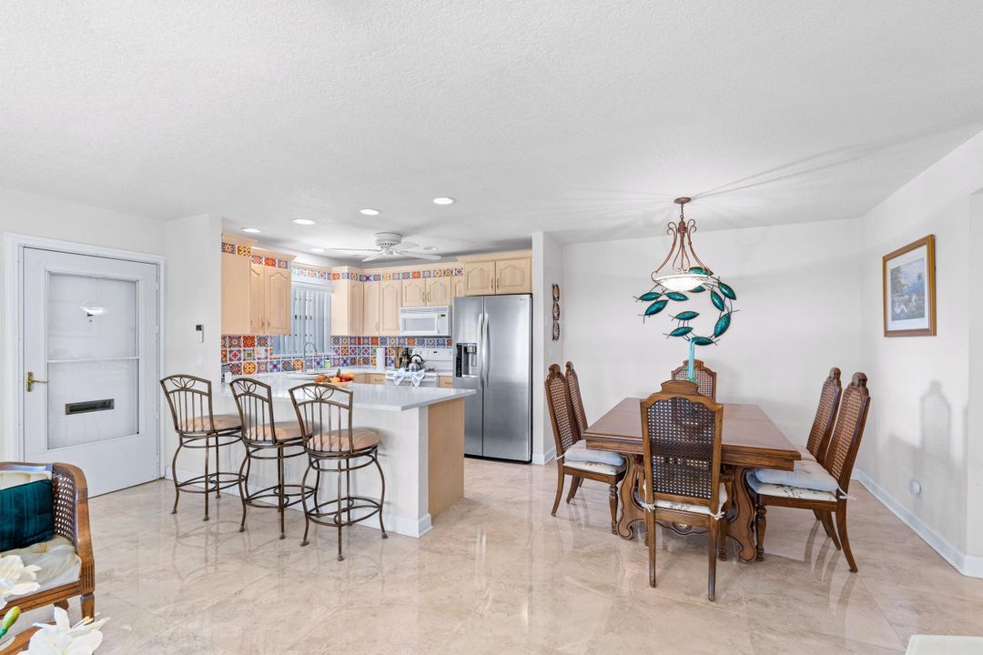 For Sale: $199,950 (2 beds, 2 baths, 1012 Square Feet)