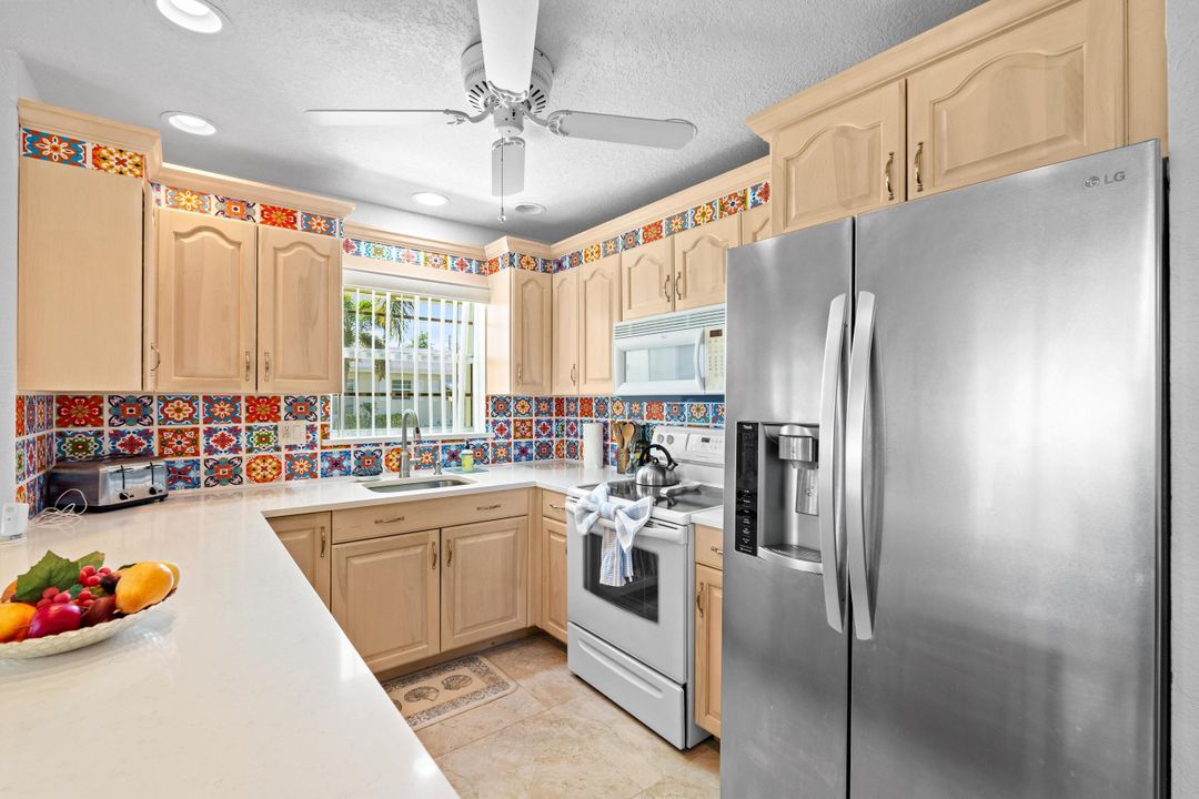 For Sale: $199,950 (2 beds, 2 baths, 1012 Square Feet)