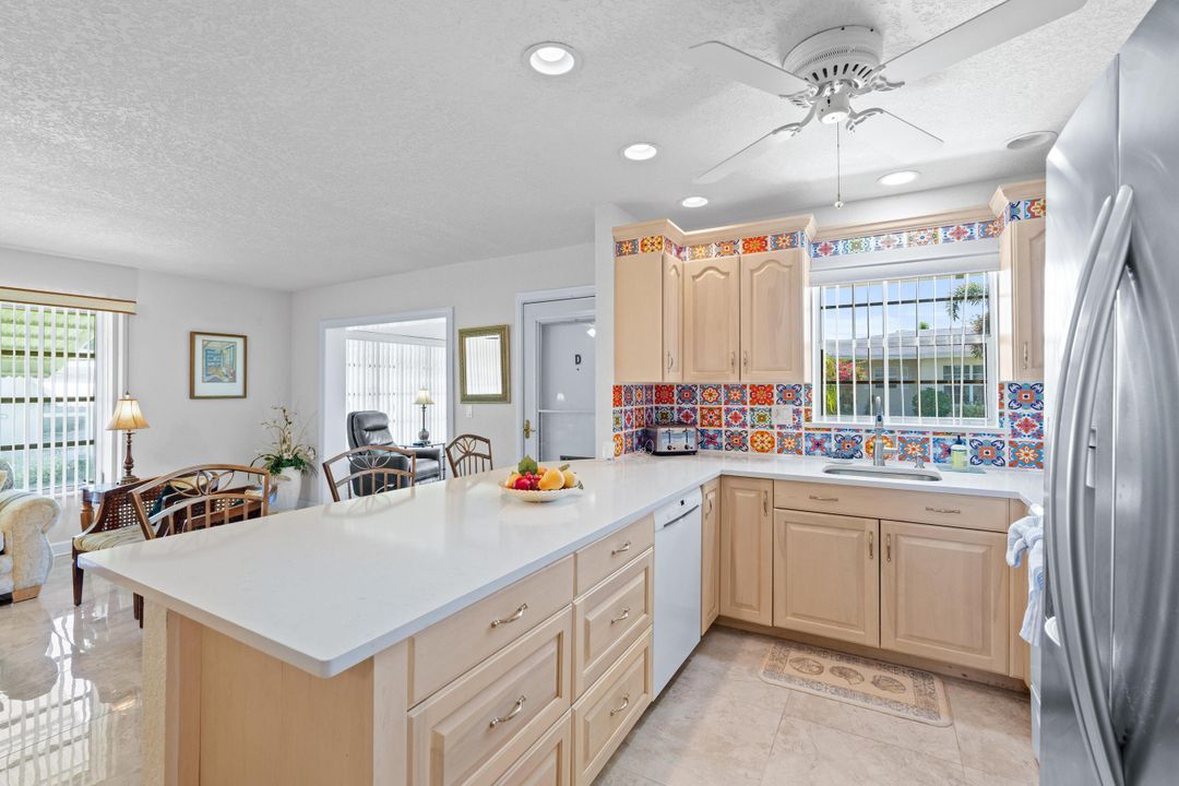 For Sale: $199,950 (2 beds, 2 baths, 1012 Square Feet)