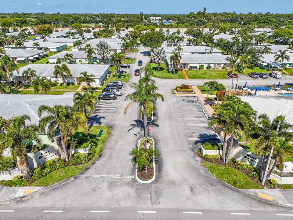 For Sale: $199,950 (2 beds, 2 baths, 1012 Square Feet)