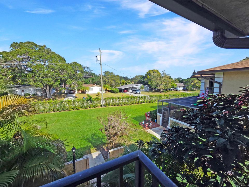 待售: $175,000 (2 贝兹, 1 浴室, 1328 平方英尺)