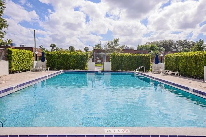 待售: $175,000 (2 贝兹, 1 浴室, 1328 平方英尺)