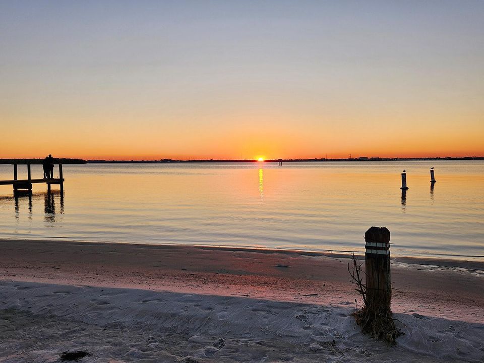 待售: $175,000 (2 贝兹, 1 浴室, 1328 平方英尺)