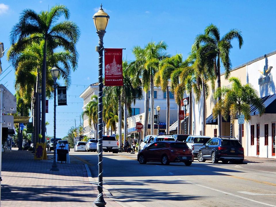 待售: $175,000 (2 贝兹, 1 浴室, 1328 平方英尺)