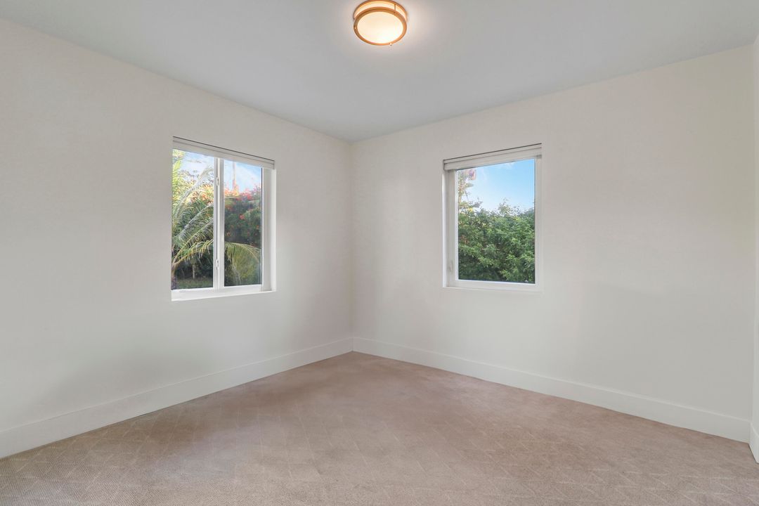 Под контрактом: $729,000 (3 спален, 2 ванн, 1363 Квадратных фут)