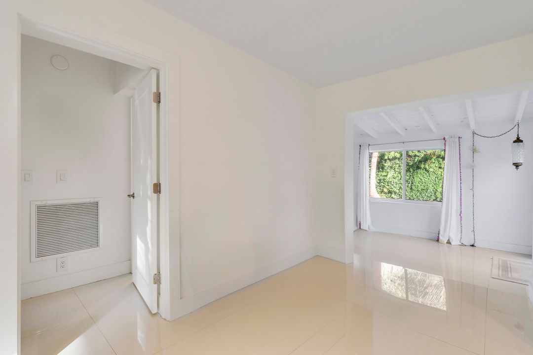 Под контрактом: $729,000 (3 спален, 2 ванн, 1363 Квадратных фут)