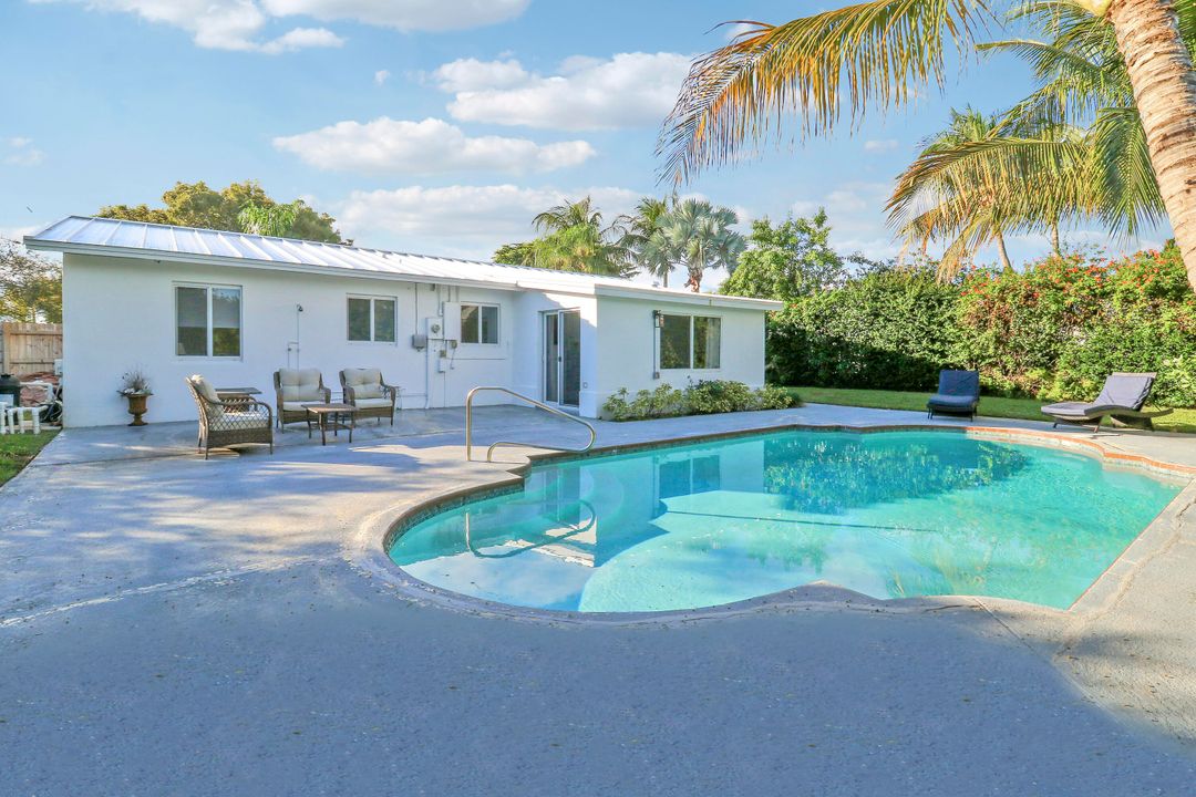 Под контрактом: $729,000 (3 спален, 2 ванн, 1363 Квадратных фут)