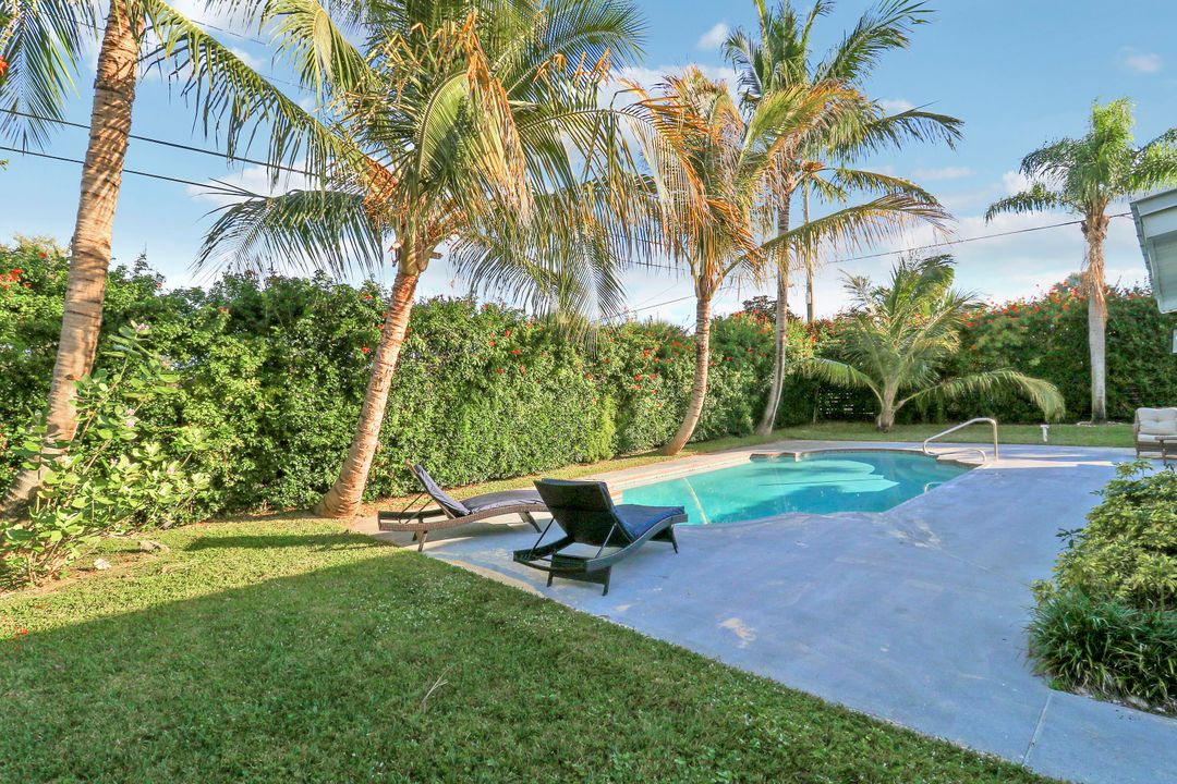 Под контрактом: $729,000 (3 спален, 2 ванн, 1363 Квадратных фут)