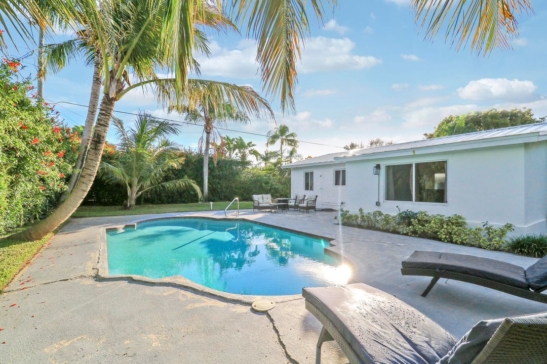 Под контрактом: $729,000 (3 спален, 2 ванн, 1363 Квадратных фут)