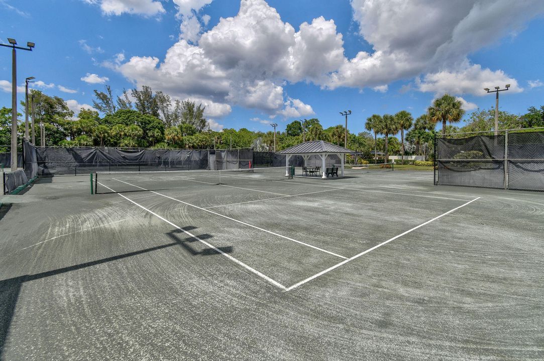 En Venta: $529,000 (3 camas, 2 baños, 1567 Pies cuadrados)