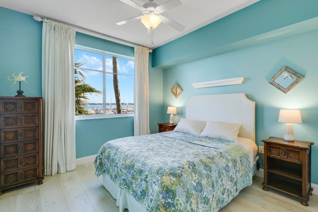 For Sale: $363,500 (2 beds, 2 baths, 1082 Square Feet)