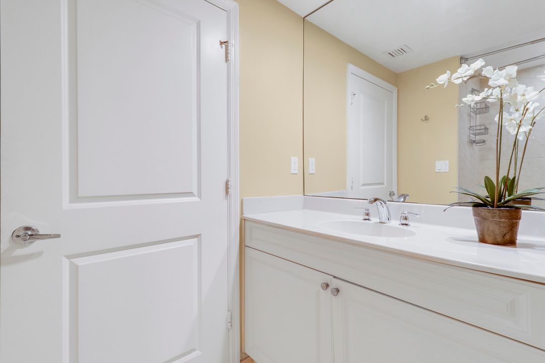 For Sale: $363,500 (2 beds, 2 baths, 1082 Square Feet)