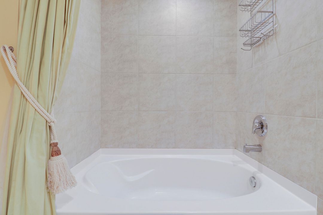 For Sale: $363,500 (2 beds, 2 baths, 1082 Square Feet)