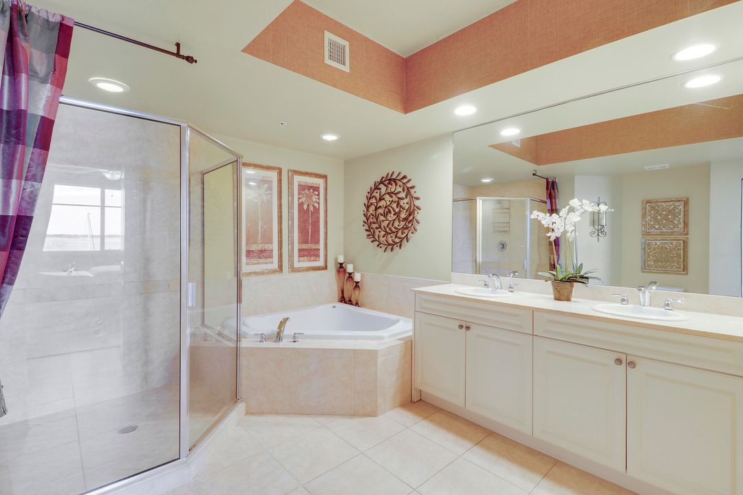 For Sale: $363,500 (2 beds, 2 baths, 1082 Square Feet)