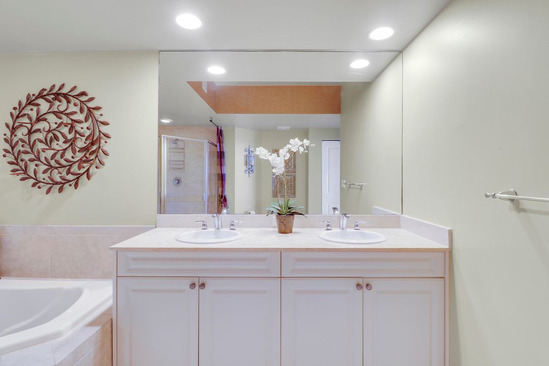 For Sale: $363,500 (2 beds, 2 baths, 1082 Square Feet)