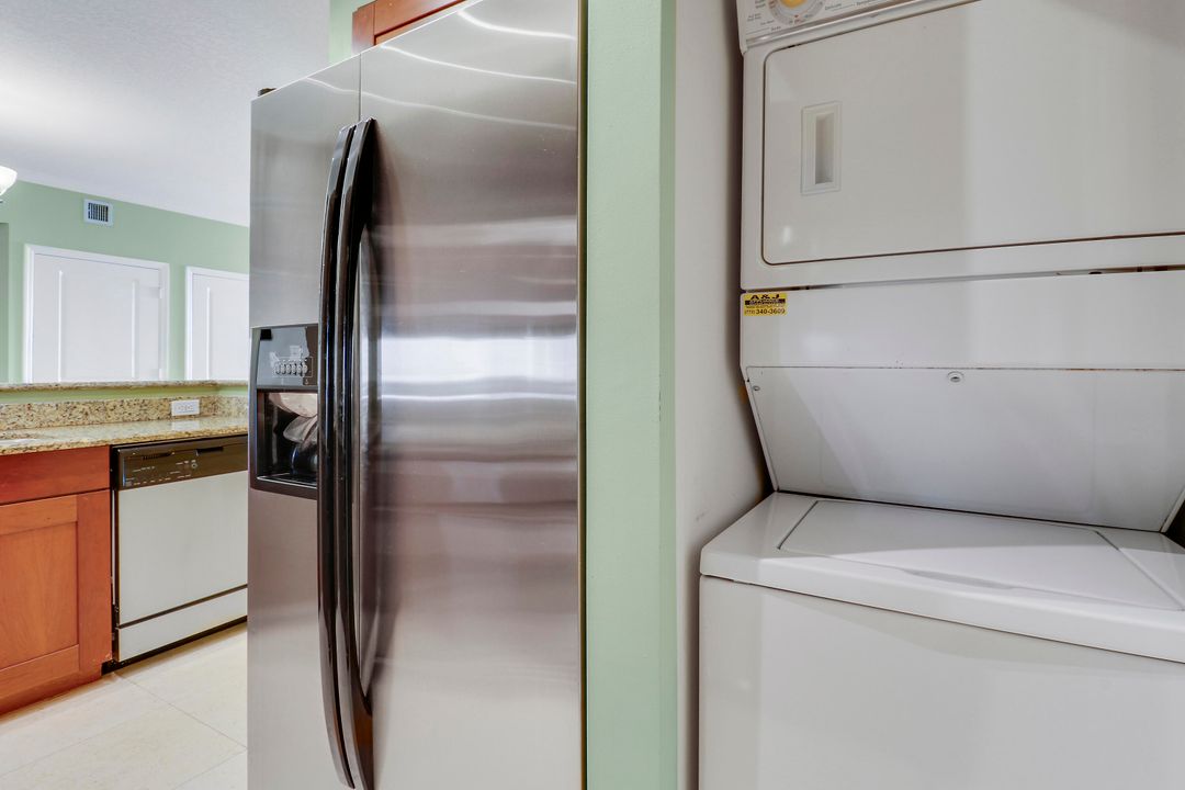 For Sale: $363,500 (2 beds, 2 baths, 1082 Square Feet)