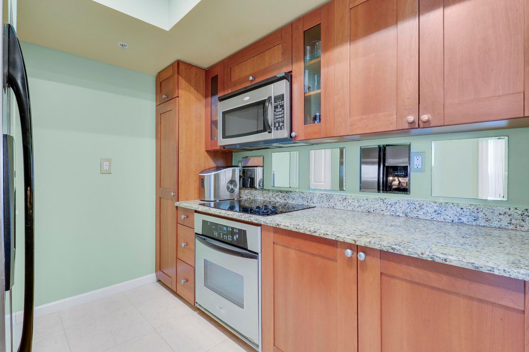 For Sale: $363,500 (2 beds, 2 baths, 1082 Square Feet)