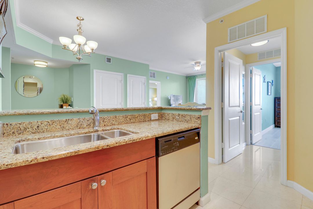 For Sale: $363,500 (2 beds, 2 baths, 1082 Square Feet)