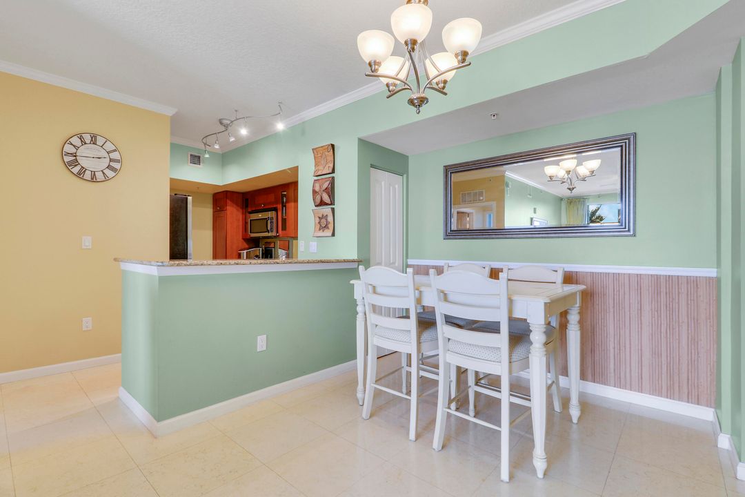 For Sale: $363,500 (2 beds, 2 baths, 1082 Square Feet)