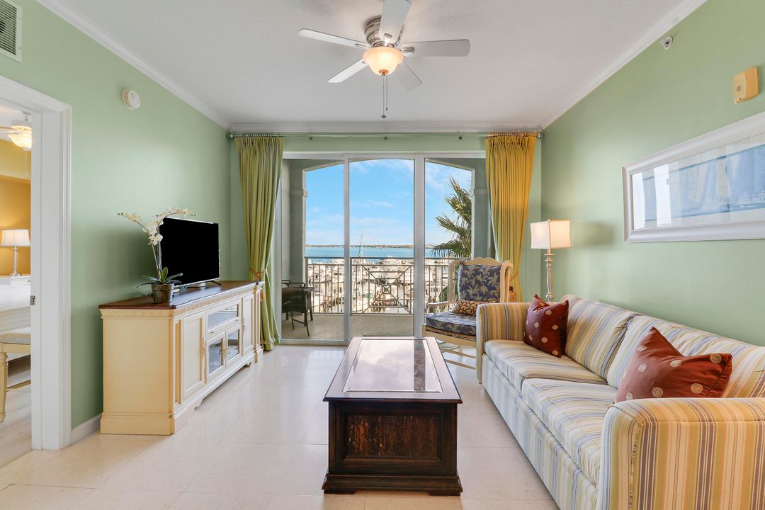 For Sale: $363,500 (2 beds, 2 baths, 1082 Square Feet)