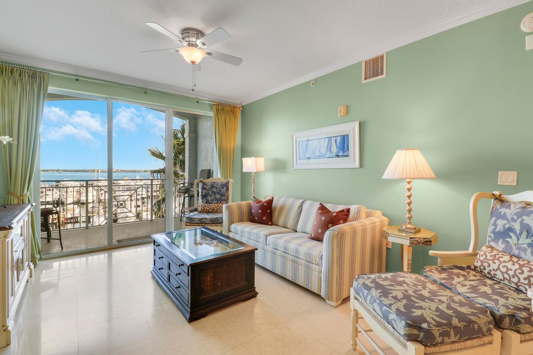 For Sale: $363,500 (2 beds, 2 baths, 1082 Square Feet)