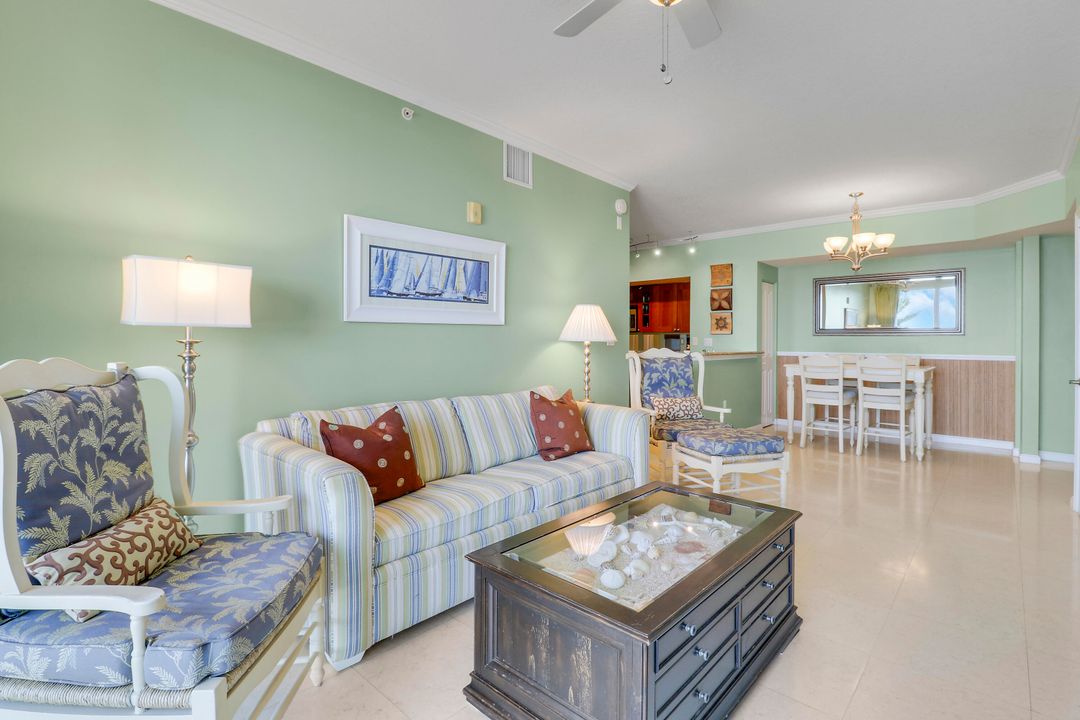 For Sale: $363,500 (2 beds, 2 baths, 1082 Square Feet)