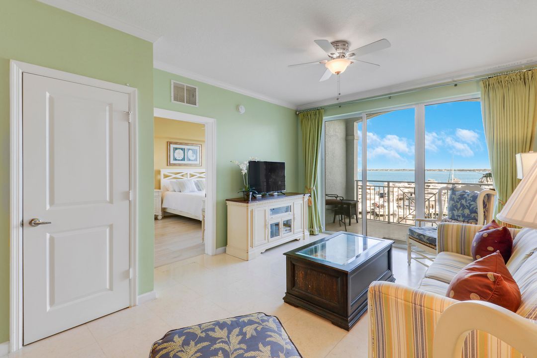 For Sale: $363,500 (2 beds, 2 baths, 1082 Square Feet)