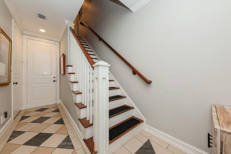 En Venta: $995,000 (3 camas, 3 baños, 1873 Pies cuadrados)