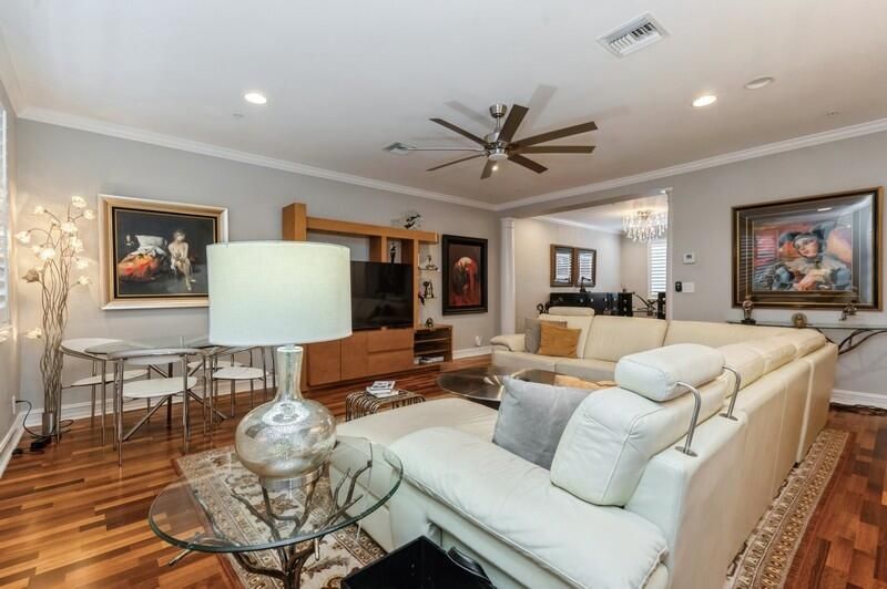 En Venta: $995,000 (3 camas, 3 baños, 1873 Pies cuadrados)