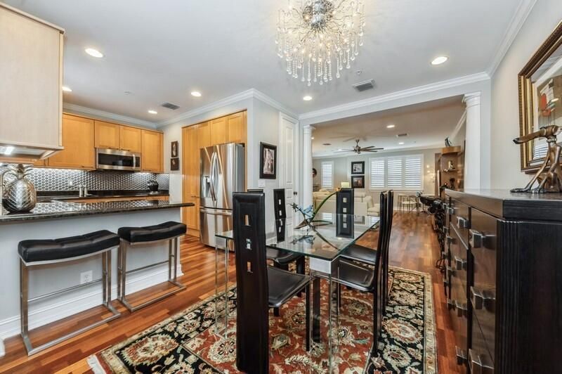 En Venta: $995,000 (3 camas, 3 baños, 1873 Pies cuadrados)