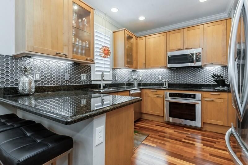 En Venta: $995,000 (3 camas, 3 baños, 1873 Pies cuadrados)