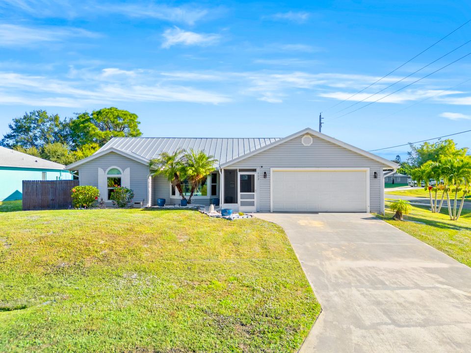 For Sale: $424,900 (3 beds, 2 baths, 1711 Square Feet)