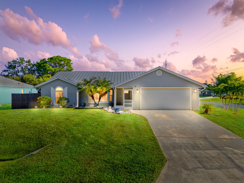 For Sale: $424,900 (3 beds, 2 baths, 1711 Square Feet)