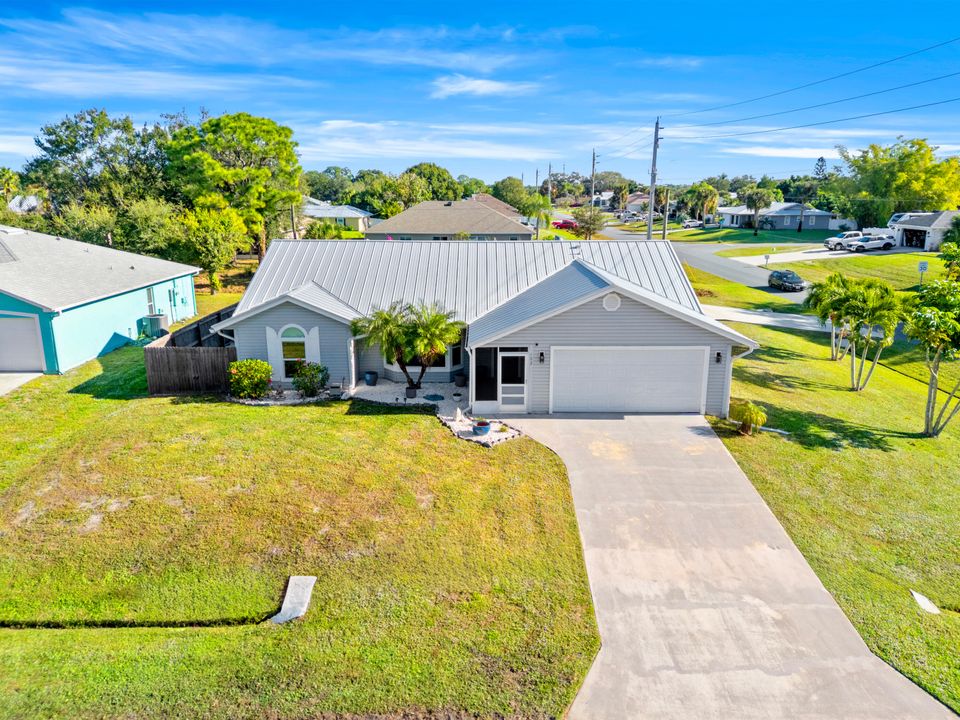 For Sale: $424,900 (3 beds, 2 baths, 1711 Square Feet)