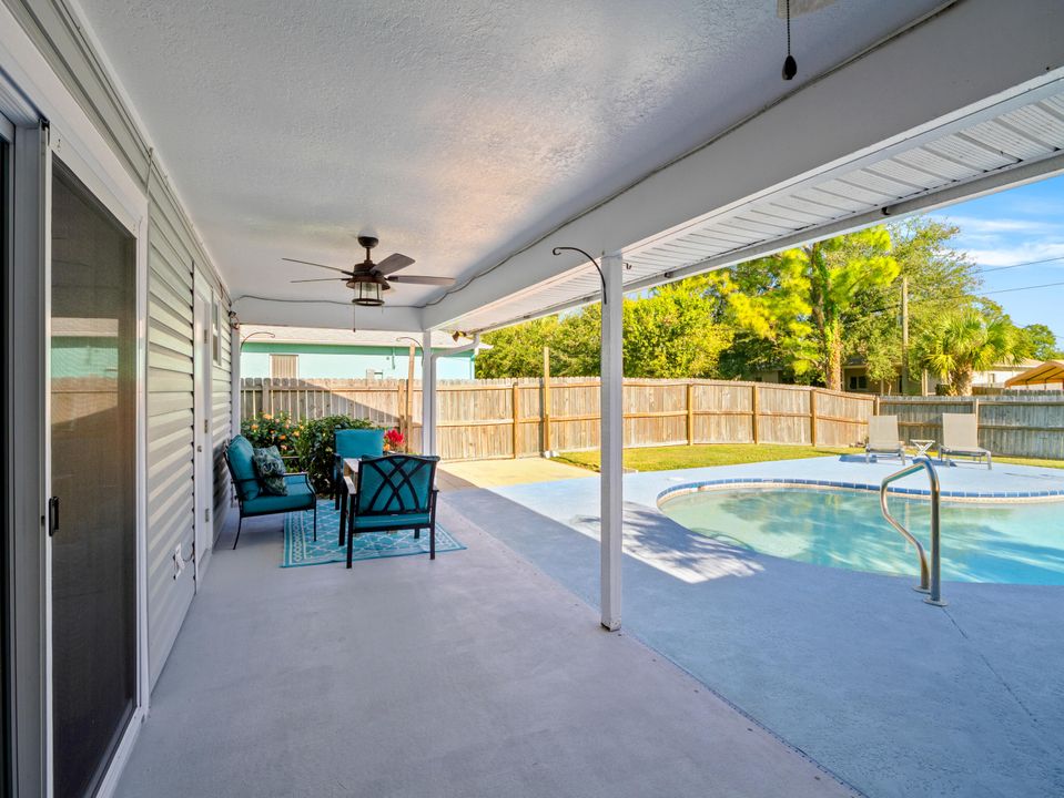 For Sale: $424,900 (3 beds, 2 baths, 1711 Square Feet)