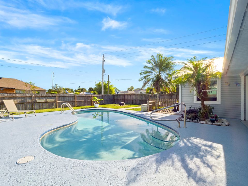 For Sale: $424,900 (3 beds, 2 baths, 1711 Square Feet)