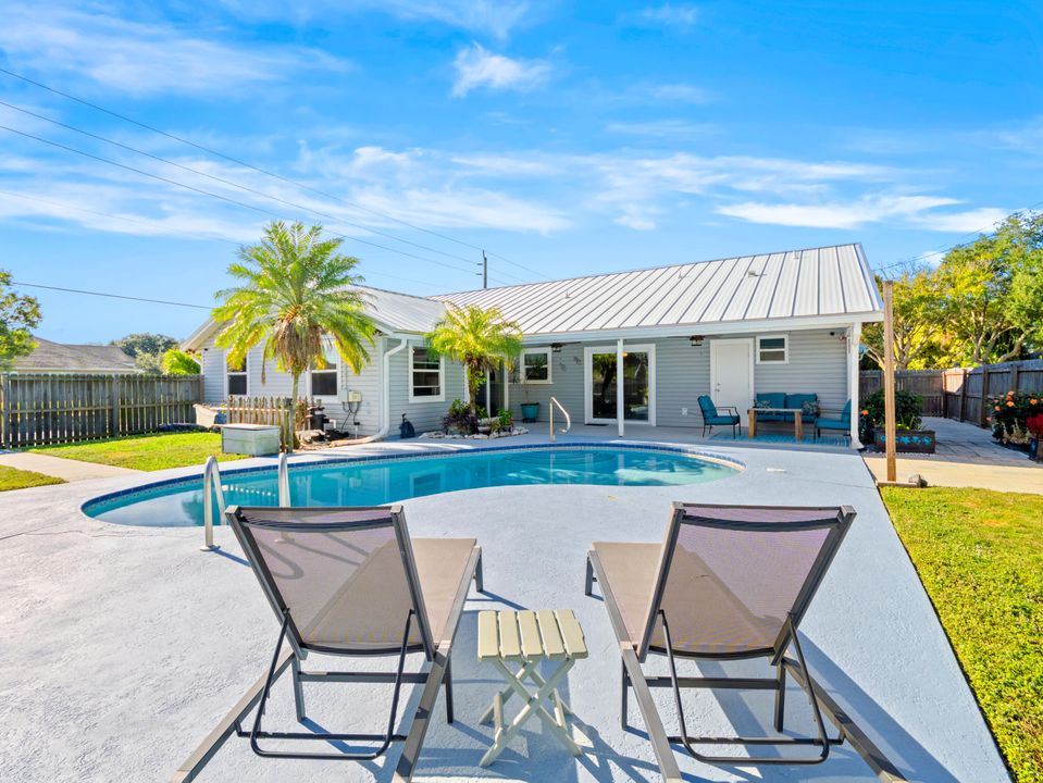 For Sale: $424,900 (3 beds, 2 baths, 1711 Square Feet)