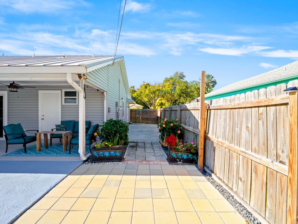 For Sale: $424,900 (3 beds, 2 baths, 1711 Square Feet)