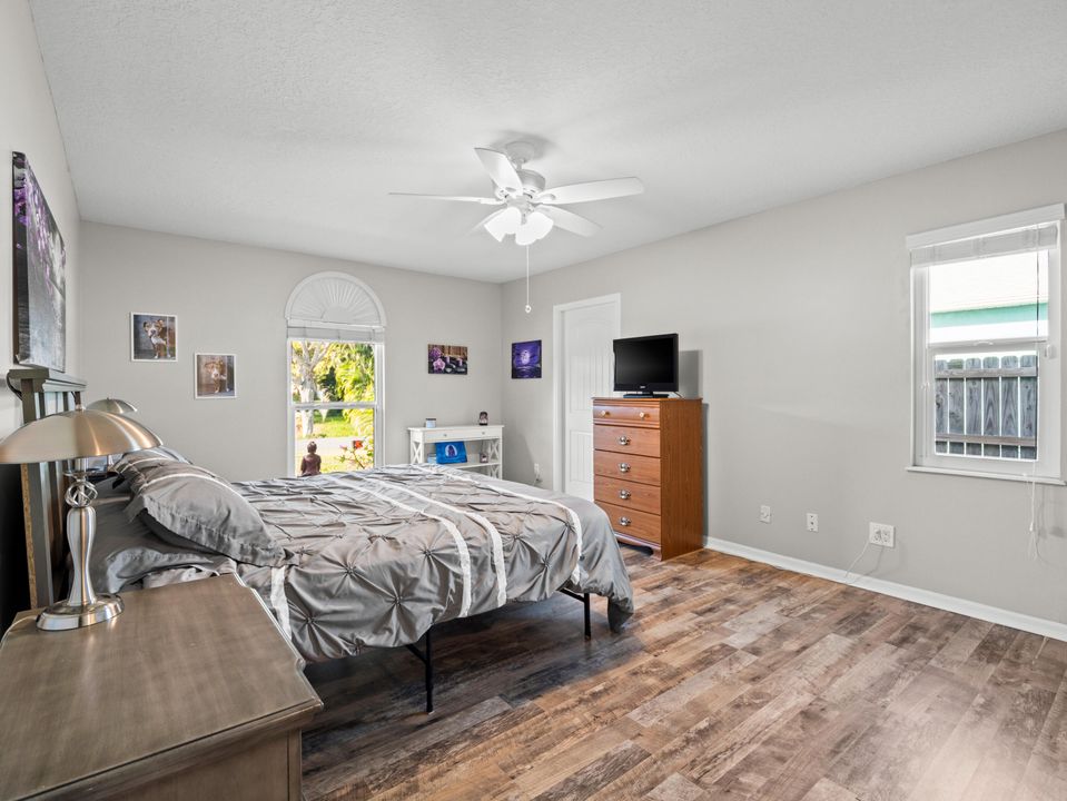 For Sale: $424,900 (3 beds, 2 baths, 1711 Square Feet)