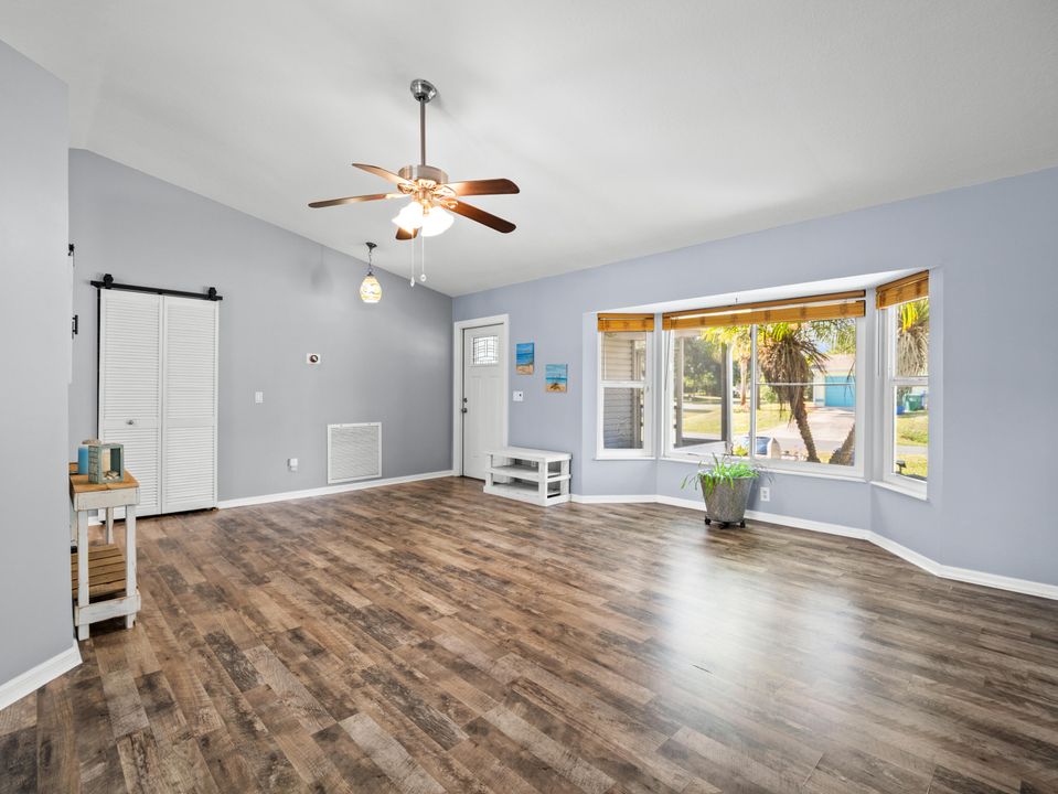For Sale: $424,900 (3 beds, 2 baths, 1711 Square Feet)