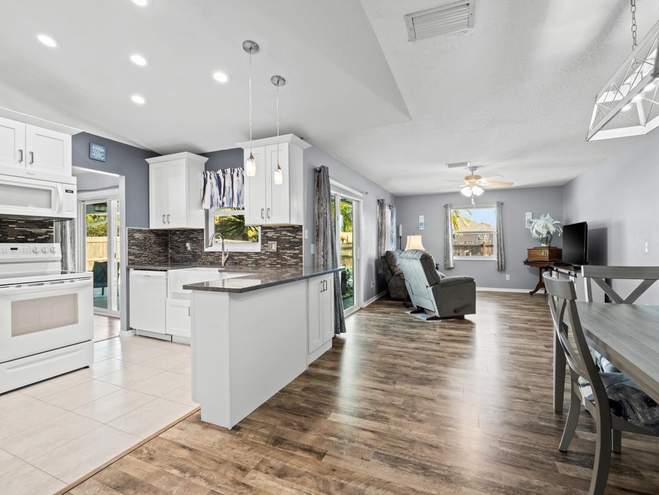 For Sale: $424,900 (3 beds, 2 baths, 1711 Square Feet)